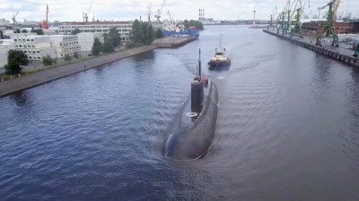 На подводной лодке «Магадан» подняли Андреевский флаг
