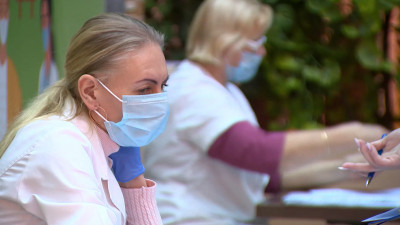 Свыше 2 миллионов петербуржцев прошли полный цикл вакцинации от COVID-19