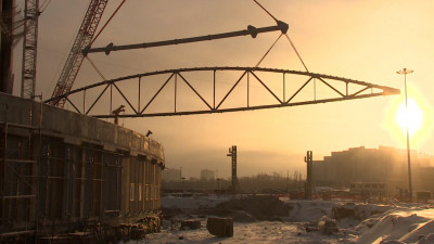 Строители «СКА Арены» установили 140-тонную ферму будущей кровли