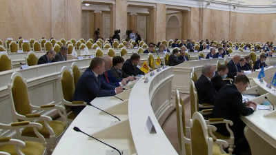 Снег, мусор и открытость: что обсудили депутаты ЗАКСа Петербурга на первом заседании в году