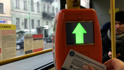 С 27 апреля льготники смогут бесплатно ездить в пригородных автобусах Петербурга