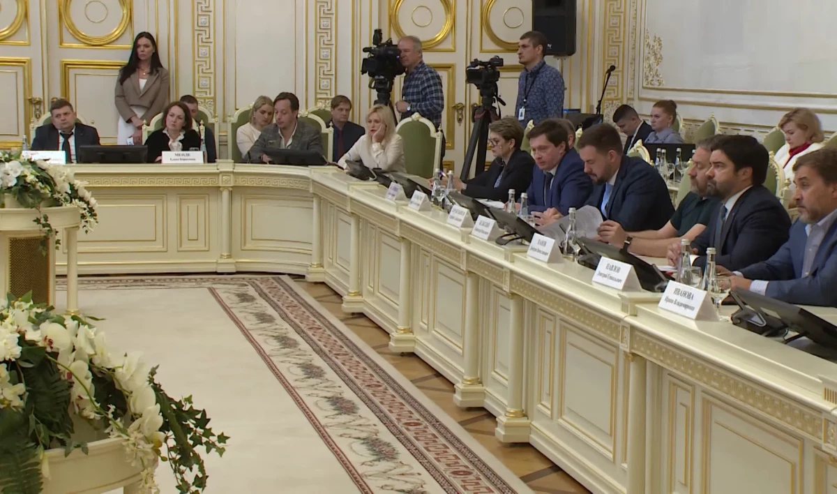В Мариинском дворце обсудили поддержку предпринимательства в новых геополитических условиях - tvspb.ru