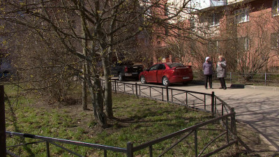 Петербург передаст уборку дворов районным администрациям