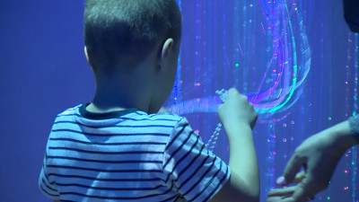 Где в Петербурге учатся дети-аутисты и кто помогает им вернуться в мир