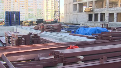 Самую большую школу Пушкинского района построили уже более чем на 50%