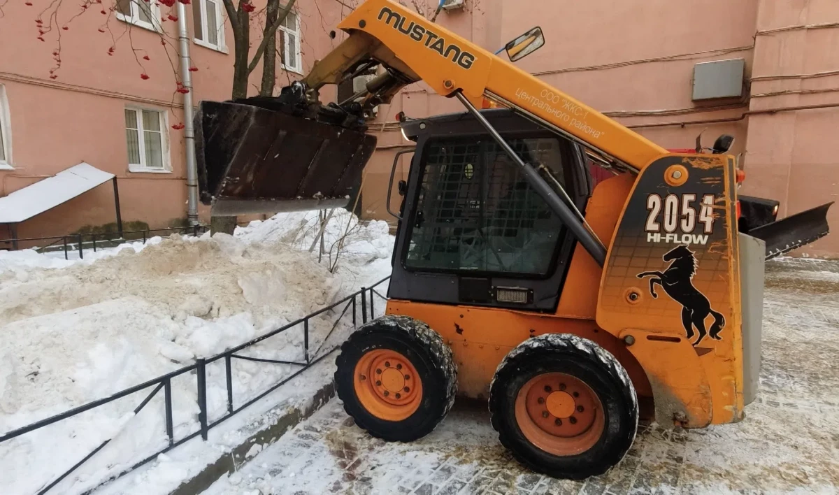 Сотрудника петербургской фирмы отправили под домашний арест по делу о зимней уборке - tvspb.ru