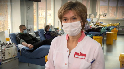Врач рассказала, как сдают антиковидную плазму на Городской станции переливания крови