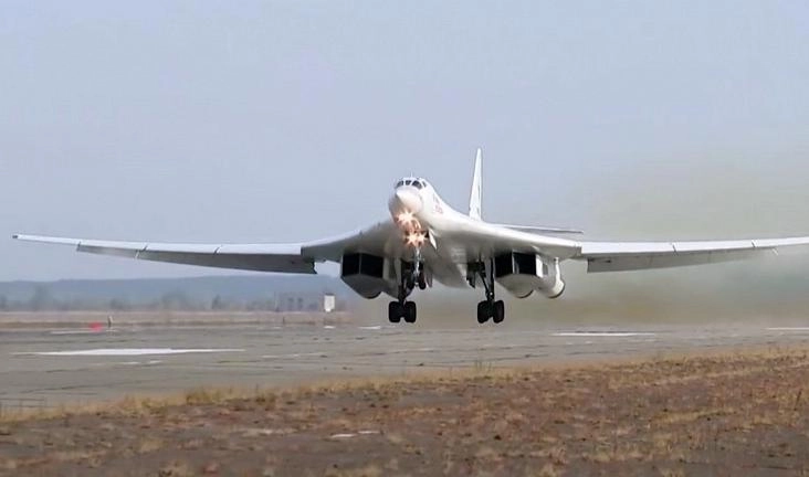 Два ракетоносца Ту-160 выполнят полет в ЮАР - tvspb.ru