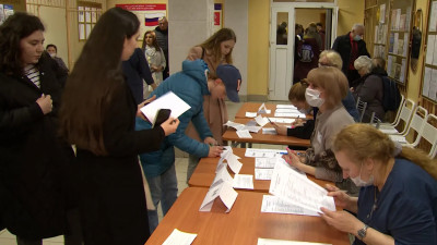 У будущих студентов Петербурга состоялся первый день сдачи ЕГЭ