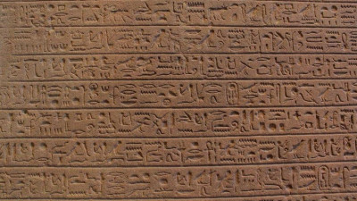 Ученые рассказали, кто был захоронен в найденном в Александрии черном саркофаге