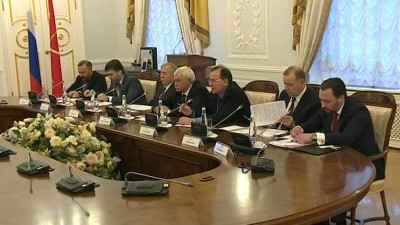 Полтавченко на встрече с послом Египта презентовал петербургский катамаран из наноматериалов