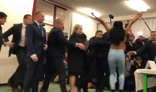 Активистка Femen из Украины попыталась сорвать выборы президента Чехии - tvspb.ru