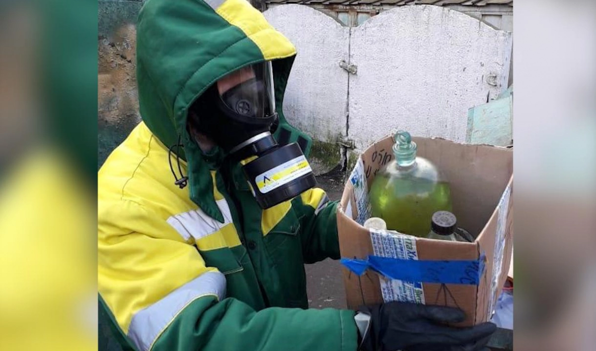 За неделю экологи Петербурга вывезли на утилизацию более 150 кг химических отходов - tvspb.ru