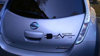 Экологично, экономично, безопасно. Почему бензиновые машины проигрывают электромобилям