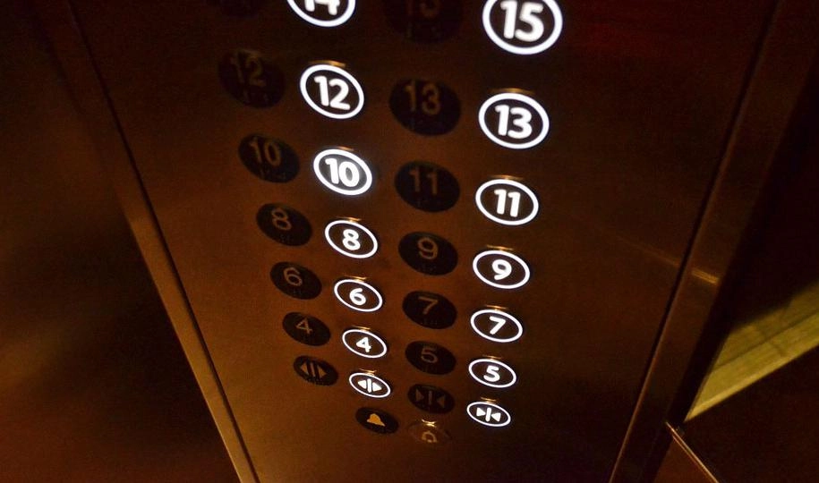 Более 700 лифтов заменили в Петербурге с начала года - tvspb.ru