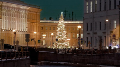 Кафе, барам и ресторанам Петербурга разрешили работу в новогоднюю ночь