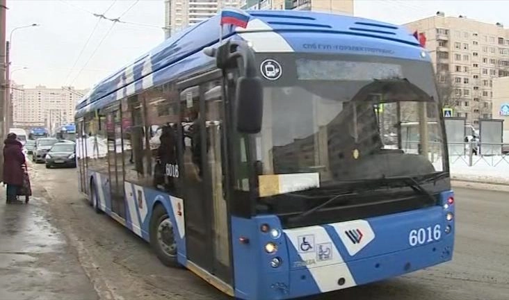 Электробусы нового маршрута №12 за выходные перевезли более 8 тысяч человек - tvspb.ru