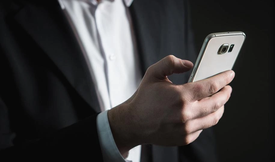 Российским офицерам выдали мобильные телефоны с высоким уровнем защиты - tvspb.ru