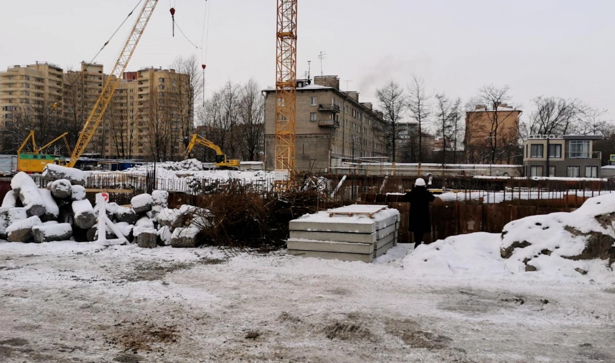 Строительство здания на Двинской улице приостановили из-за трещин в соседнем доме - tvspb.ru