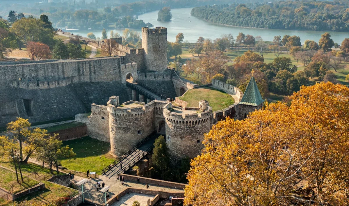 Делегация Петербурга посетила Белградскую крепость - tvspb.ru