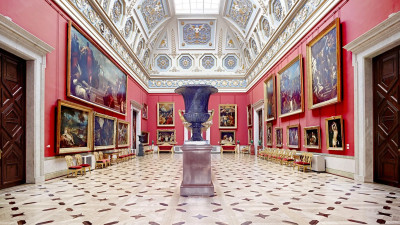 С 30 октября попасть в Эрмитаж можно будет только по QR-коду