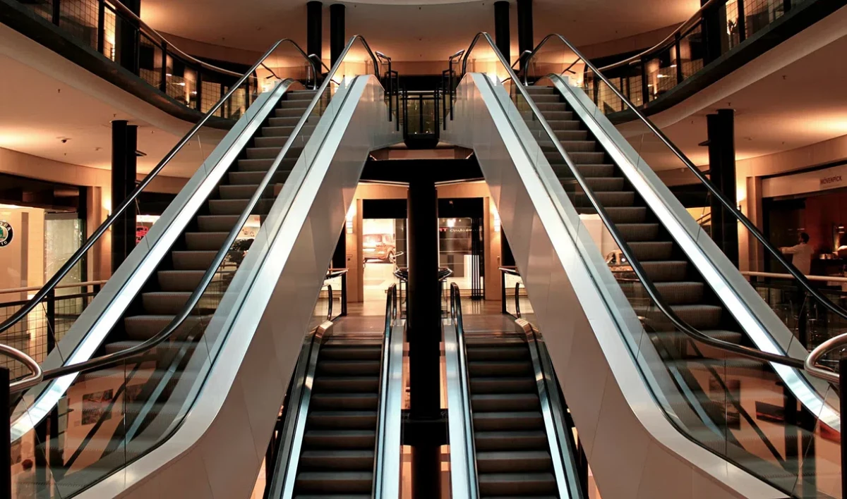 Владельцы петербургских ТЦ попросили отложить введение QR-кодов в городе до февраля - tvspb.ru