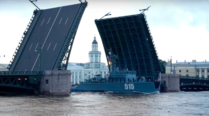 Четыре моста поднимут днем в пятницу в связи с репетицией парада ко Дню ВМФ - tvspb.ru