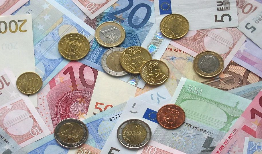 Курс евро на бирже впервые за четыре месяца превысил 80 рублей - tvspb.ru