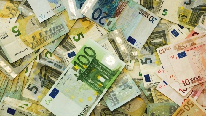 Курс евро на торгах опустился ниже 70 рублей - tvspb.ru