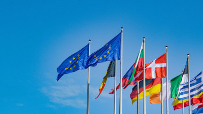 Владимир Зеленский подписал заявку на членство Украины в ЕС