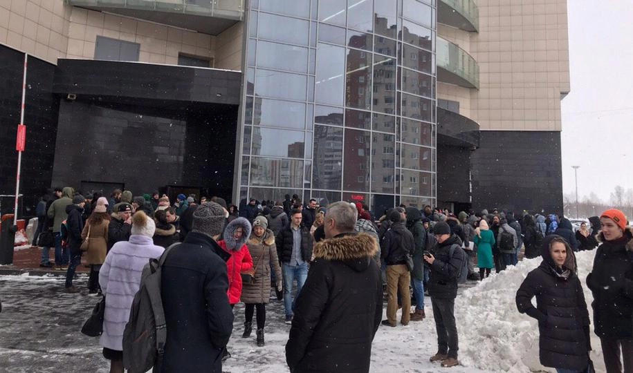 В Петербурге продолжаются массовые эвакуации школ и торговых центров - tvspb.ru