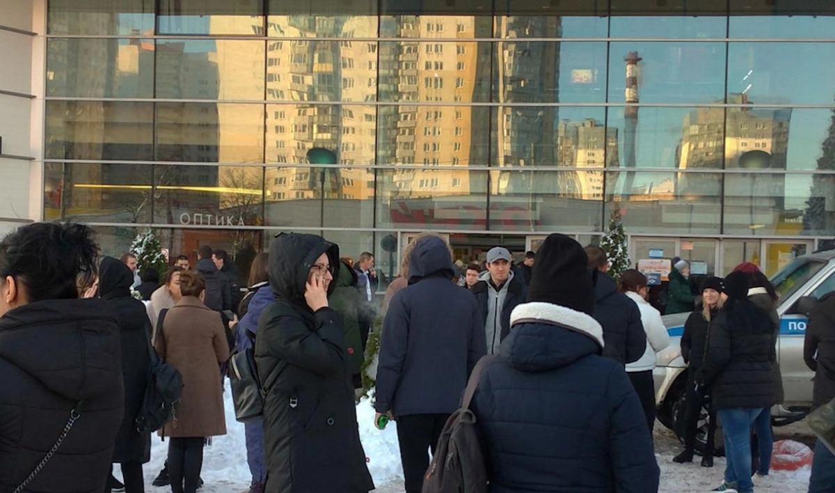 В Петербурге эвакуируют суды и торговые центры - tvspb.ru