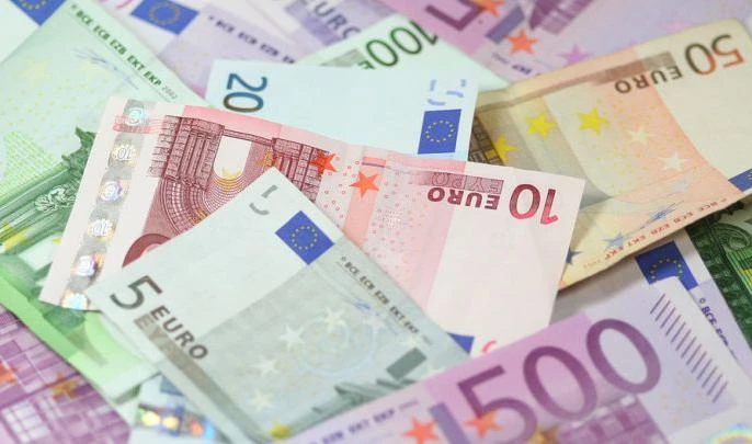 Впервые с 2016 года евро превысил 78 рублей, доллар &#8212; 62 рубля - tvspb.ru