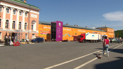 Уборку фан-зоны на Конюшенной площади оценили в 170 рублей в час