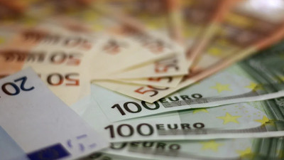 Доллару и евро пообещали новое падение на предстоящей неделе