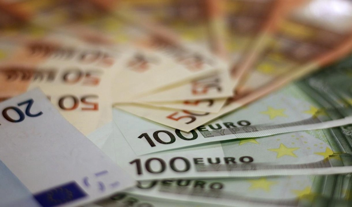 Стоимость евро превысила 85 рублей - tvspb.ru