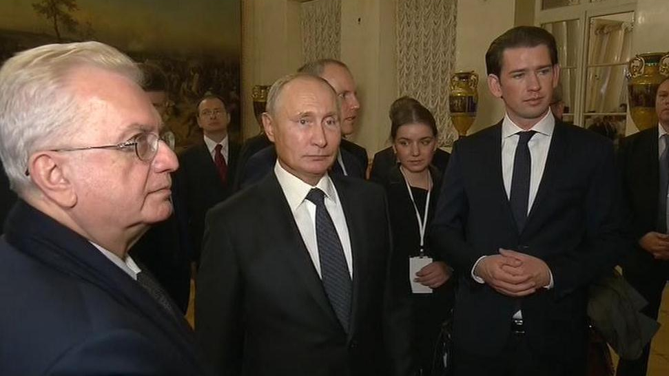 Владимир путин 99. Путин передал в эрмитаж. Таганрог эрмитаж картинки часов мужских на руку. Путин дом. Путин передал в эрмитаж.