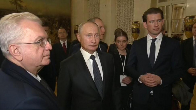 Путин передал Эрмитажу золотой фельдмаршальский жезл Российской империи