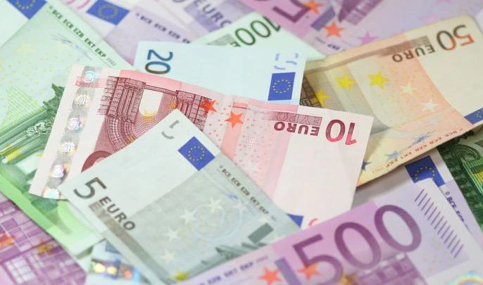 Курс евро на торгах впервые за полтора года превысил отметку в 75 рублей - tvspb.ru