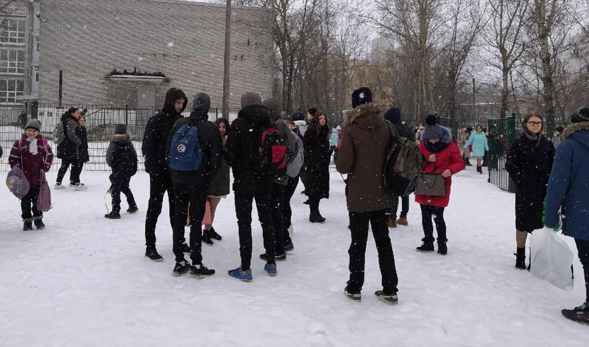 Занятия в 11 школах Петербурга сорваны из-за эвакуации - tvspb.ru