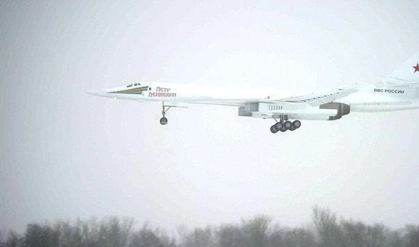 Путину в Казани показали сверхзвуковой бомбардировщик Ту-160М «Петр Дейнекин» - tvspb.ru