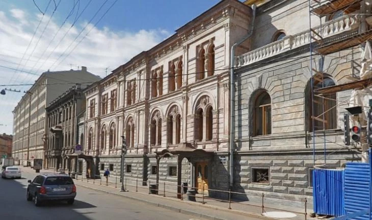 Полтавченко рассказал о трещинах на фасаде и грибке в помещениях дворца Кушелева-Безбородко - tvspb.ru