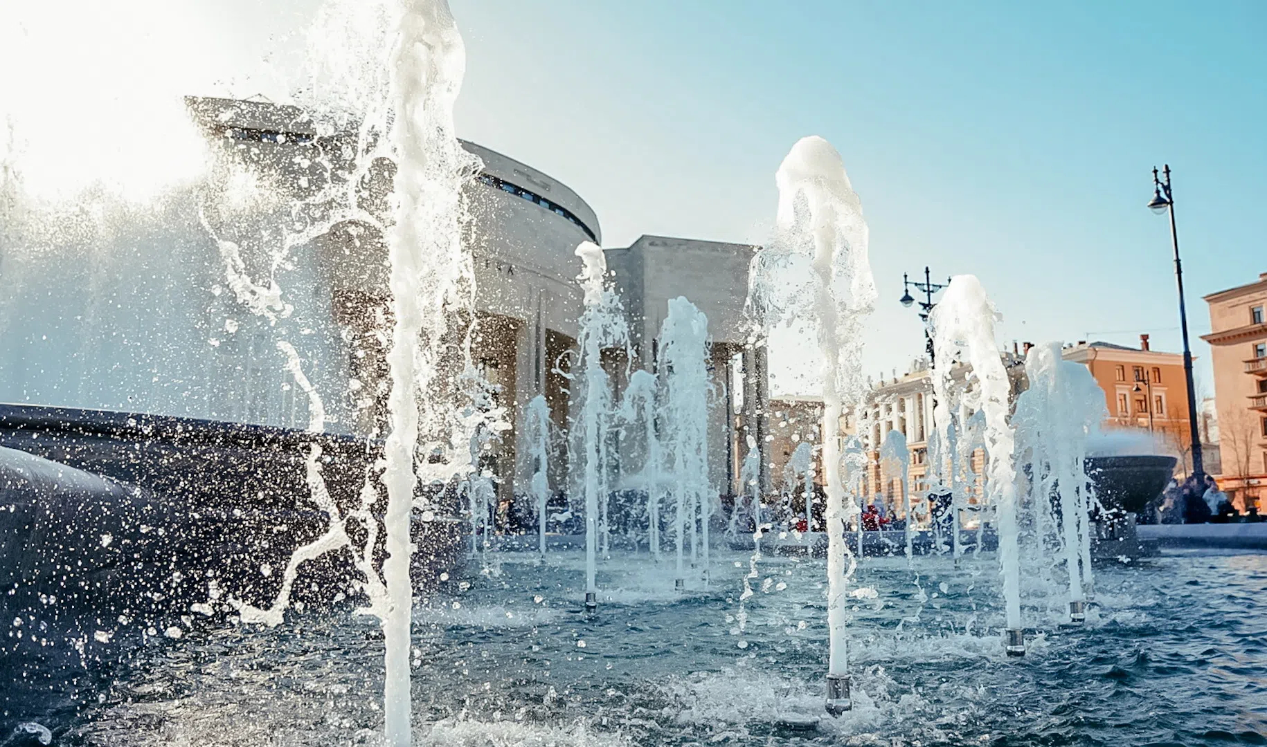 В пятницу в Петербурге запустят 61 фонтан