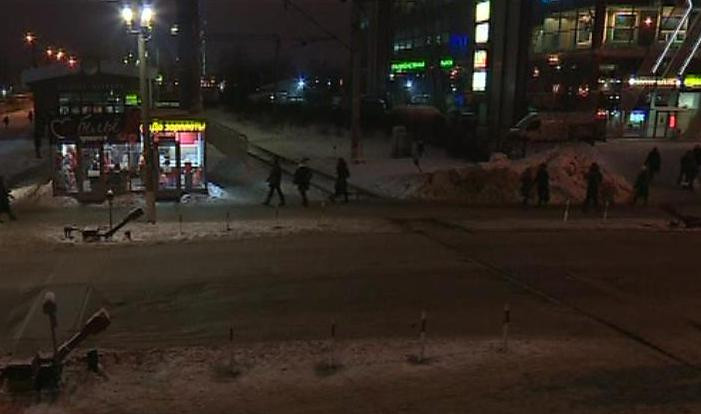 Дежурная по переезду показала, как работает электронный шлагбаум ...