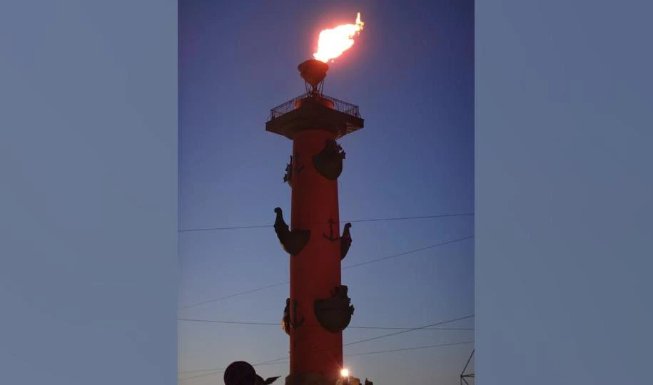 Ростральные колонны зажгут вечером в честь Дня защитника Отечества - tvspb.ru