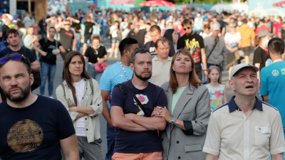 Для гостей Футбольной деревни на Конюшенной площади закупили еще 100 тысяч масок