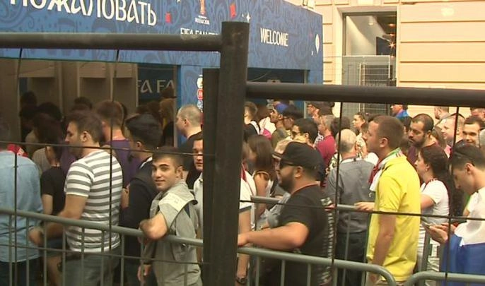 Вход в фан-зону на Конюшенной площади закрыт из-за наплыва фанатов - tvspb.ru