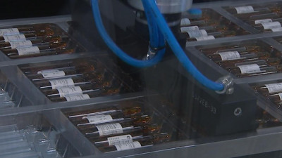 Биолог университета США объяснила, почему лекарства от COVID-19 не могут стоить дешево