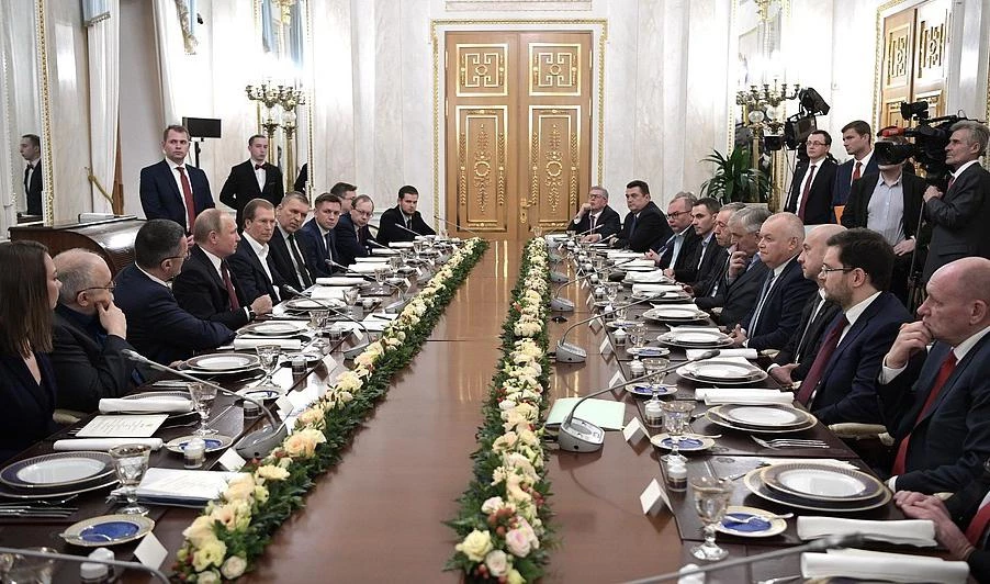 Путин провел встречу с представителями СМИ - tvspb.ru