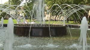 В парке 30-летия Октября запустили фонтан